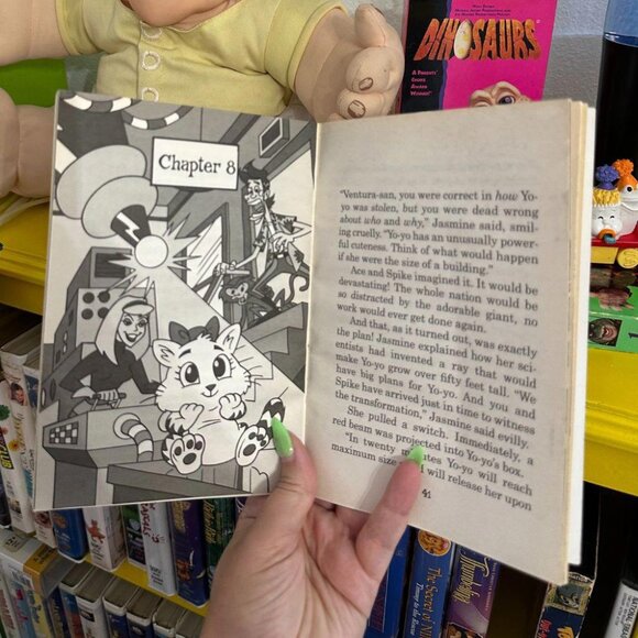 ACE VENTURA KITTY-NAPPERS BOOK - Picture 3 of 3